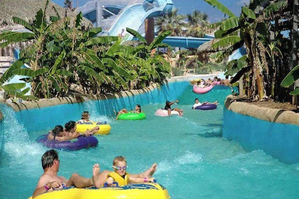 Piscina all'aperto, una piscina riscaldata