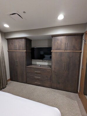 1 bedroom, in-room safe, iron/ironing board, WiFi