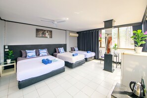 Living area - Happy Jomtien - Direct Beach Access, Sea View & Central Location (Pattaya)