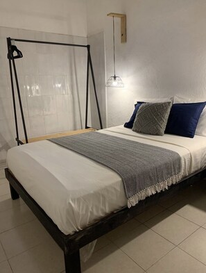 2 bedrooms, desk, iron/ironing board, free WiFi - Casita Azul Colonial en el Centro de Mèrida (Mérida)