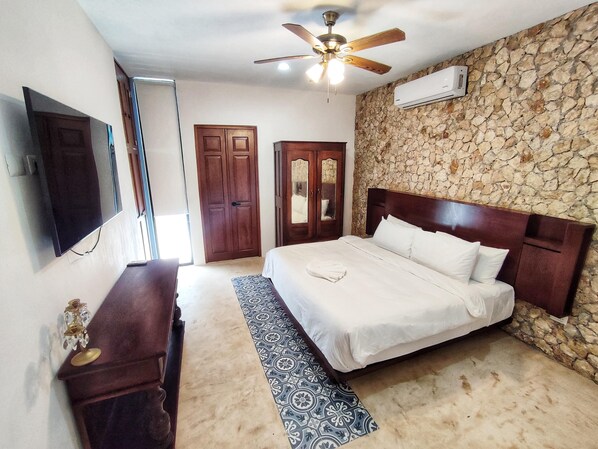 7 bedrooms, WiFi, bed sheets