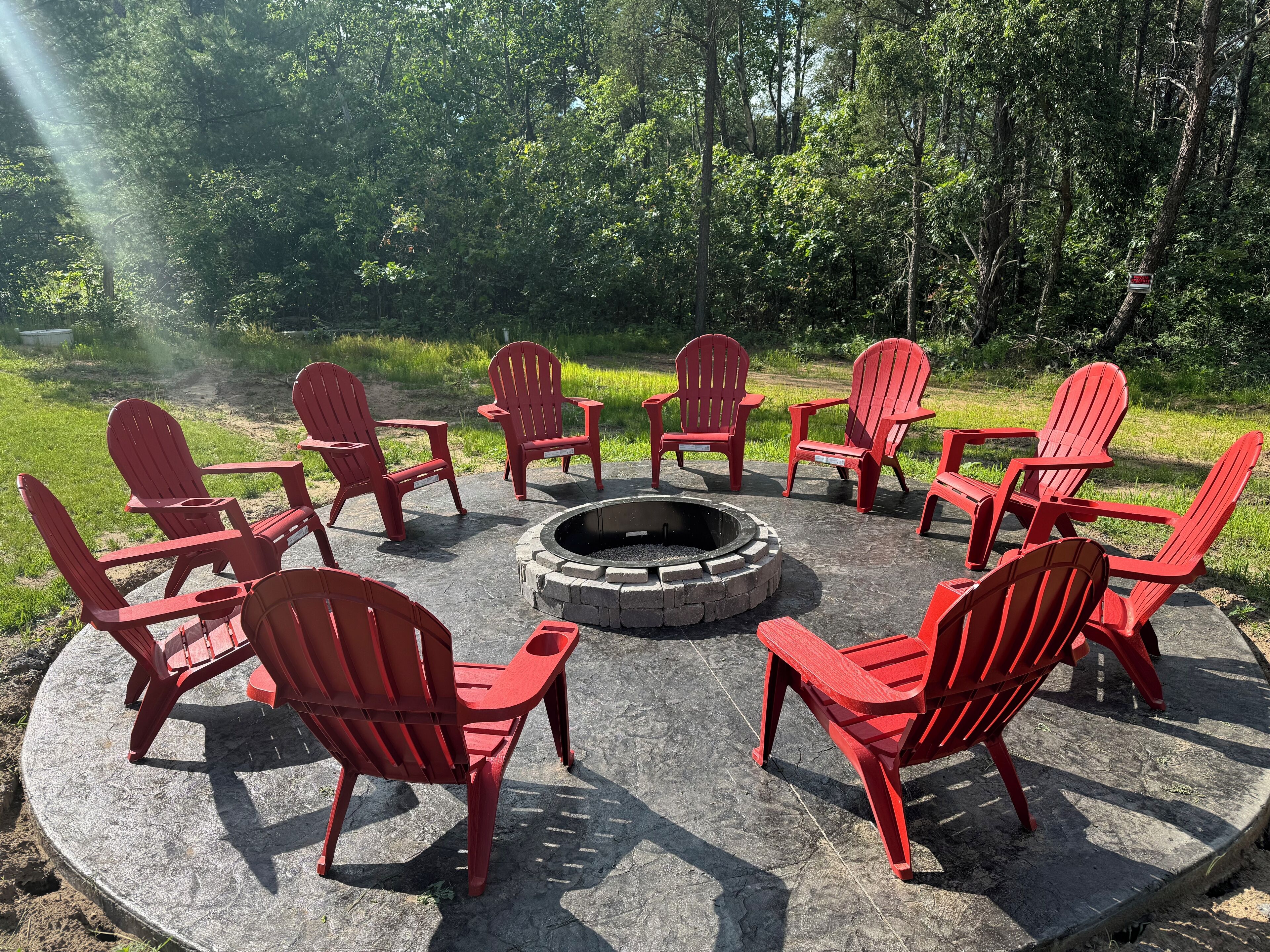 Pine Acres - 6 Bedrooms - 5 acres with walking trail - sleeps 19