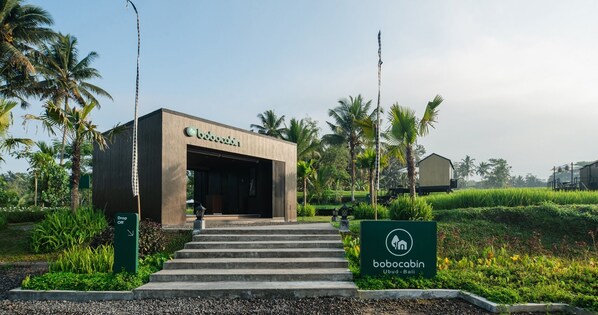A modern building with a sign reading "bobocabin" and "Ubud - Bali". - Bobocabin Ubud (Tegallalang)