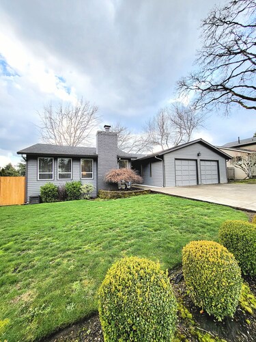 NEW!Beaverton Haven with yard; Pets Allowed