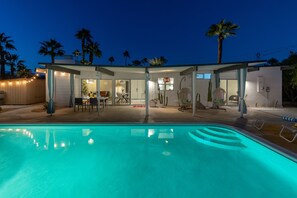 A heated pool - Plaimor Palms - Classic Remodeled Mid-Century Alexander! (Palm Springs)