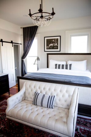 6 bedrooms, iron/ironing board, travel cot, free WiFi