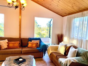 Smart TV - Peaceful retreat in the heart of nature (Dairy Flat)