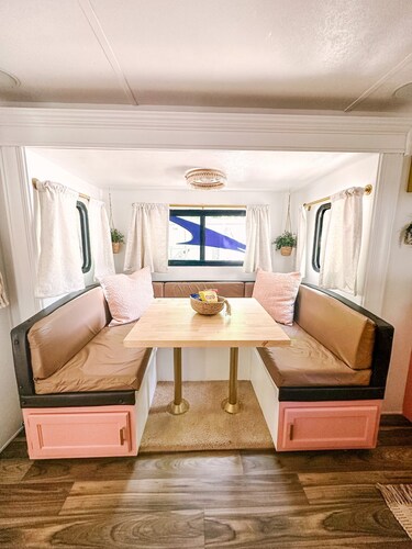 Darling Renovated Camper Near St. George and Zion