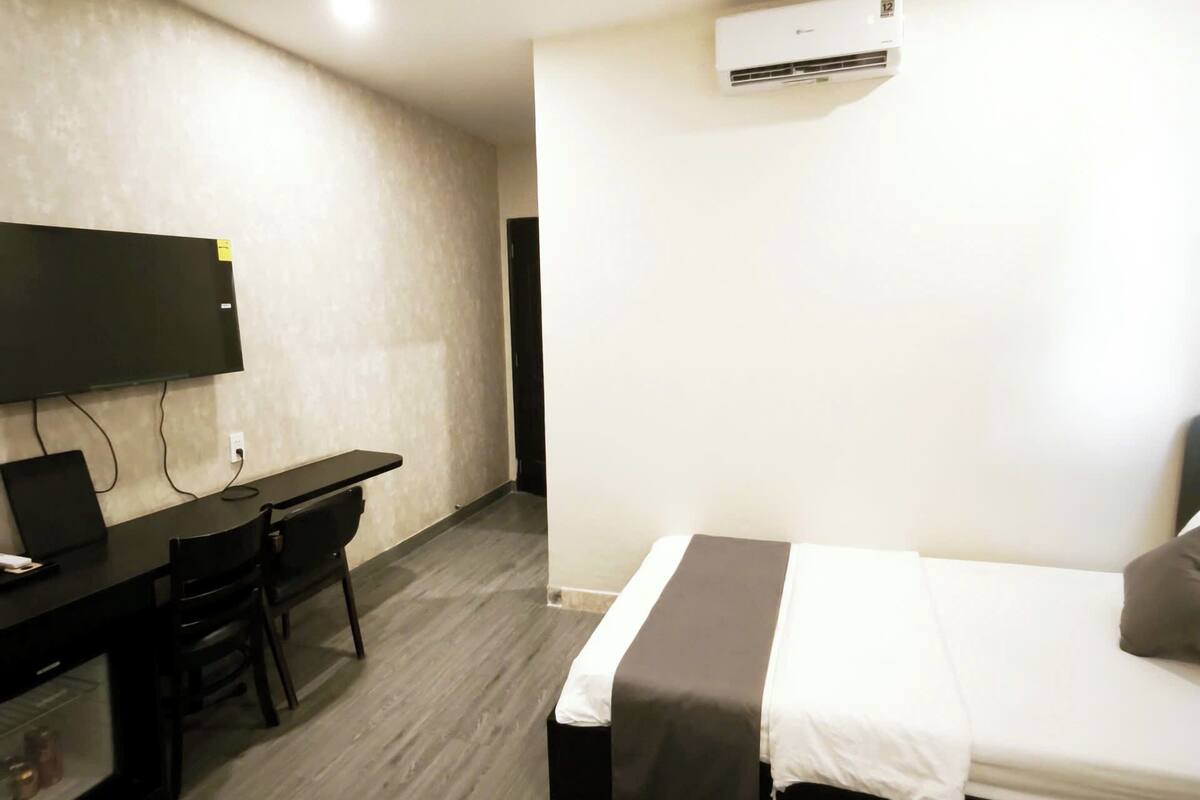 Quarto casal ou duplo superior | Roupas de cama antialérgicas, frigobar, espaço de trabalho para notebook