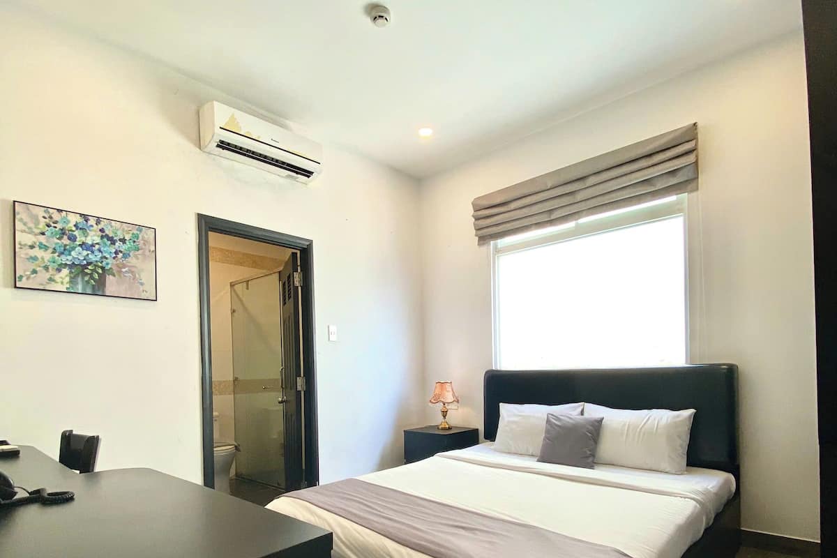 Standard Room | Hypo-allergenic bedding, minibar, individually decorated