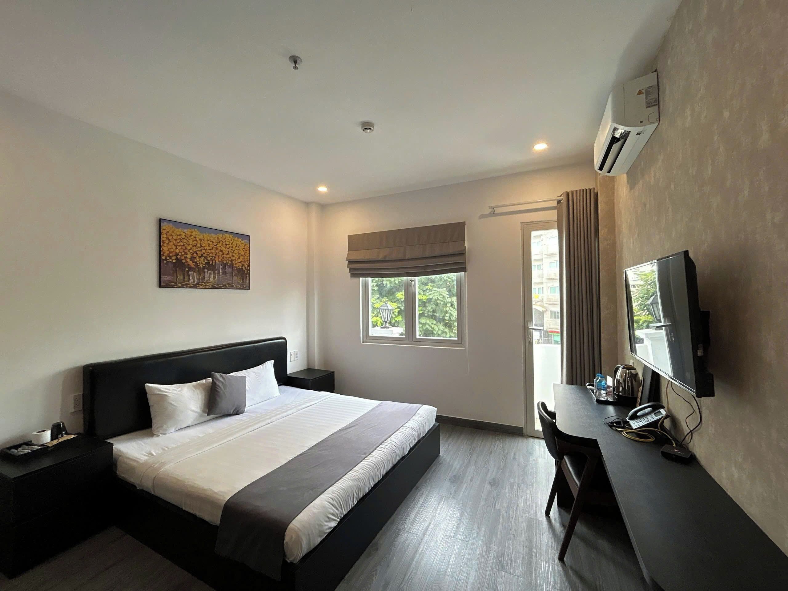 Deluxe Double Room | Hypo-allergenic bedding, minibar, individually decorated