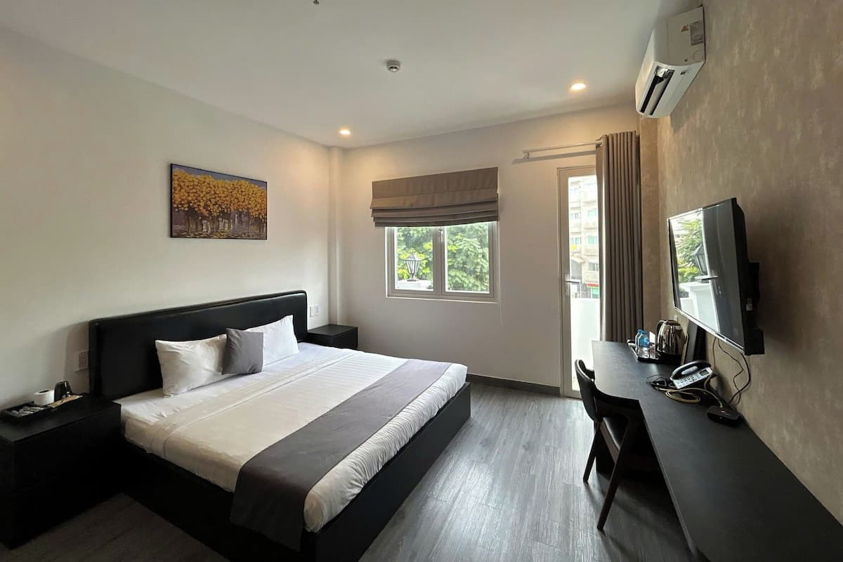 Deluxe Double Room | Hypo-allergenic bedding, minibar, individually decorated