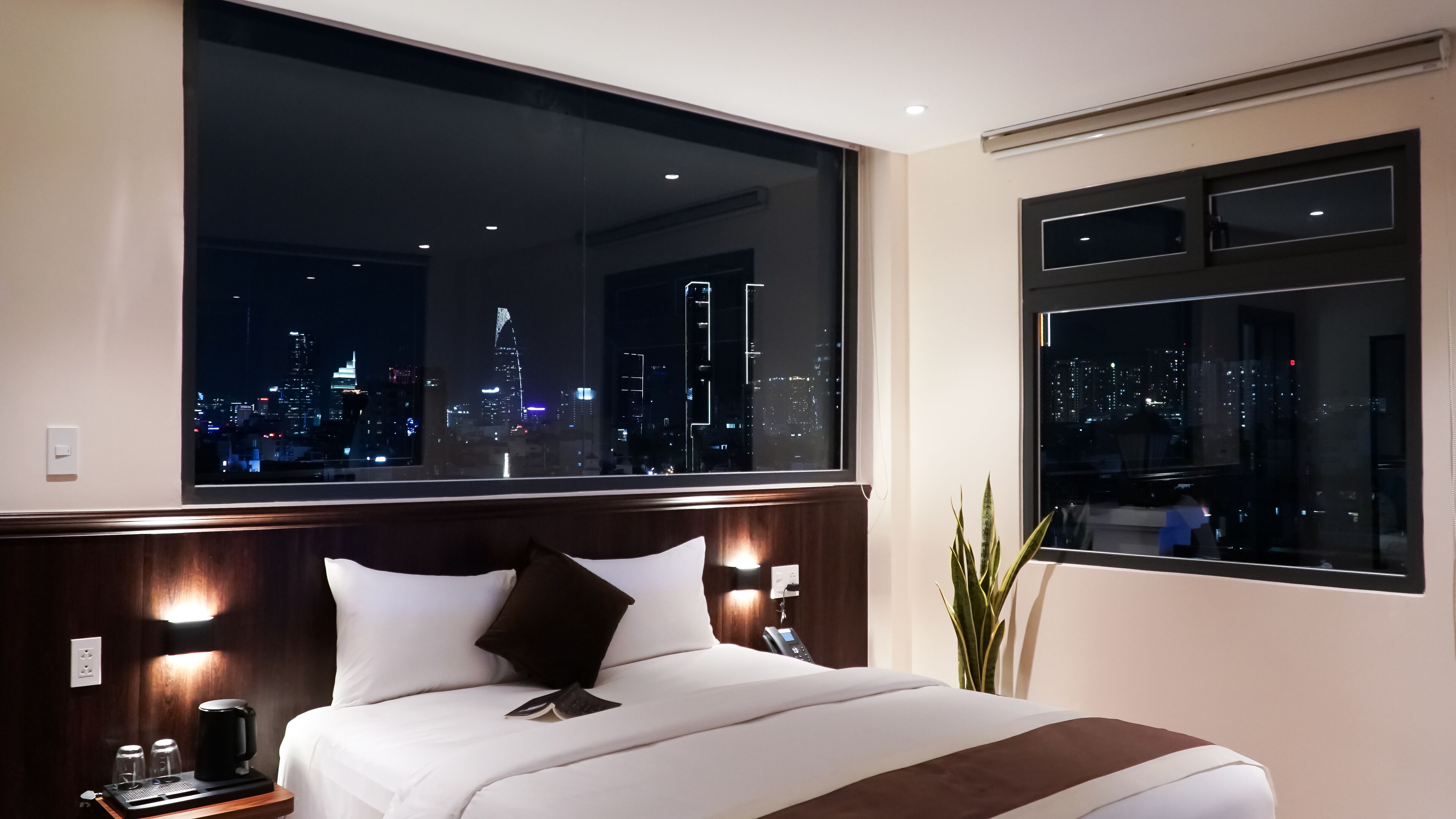 Hypoallergeen beddengoed, een minibar, individueel gedecoreerd