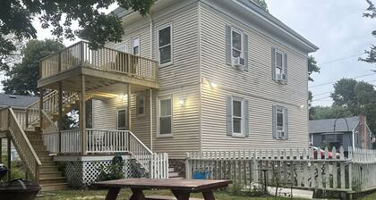 Quaint Neighborhood / Close to Beaches