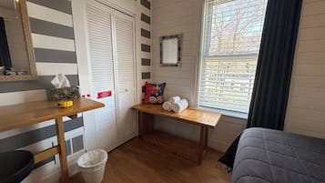 3 habitaciones, escritorio, tabla de planchar con plancha y wifi gratis