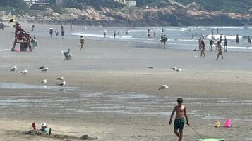 Liegestühle, Strandtücher