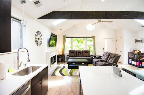 Downtown Chicago - Spa Bath, Patio, 3 blocks to L