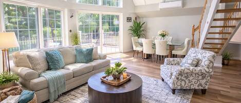 Smart TV, chimenea, futbolito y tenis de mesa