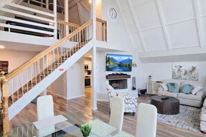 Smart-TV, Kamin, Tischfußball, Tischtennisplatte