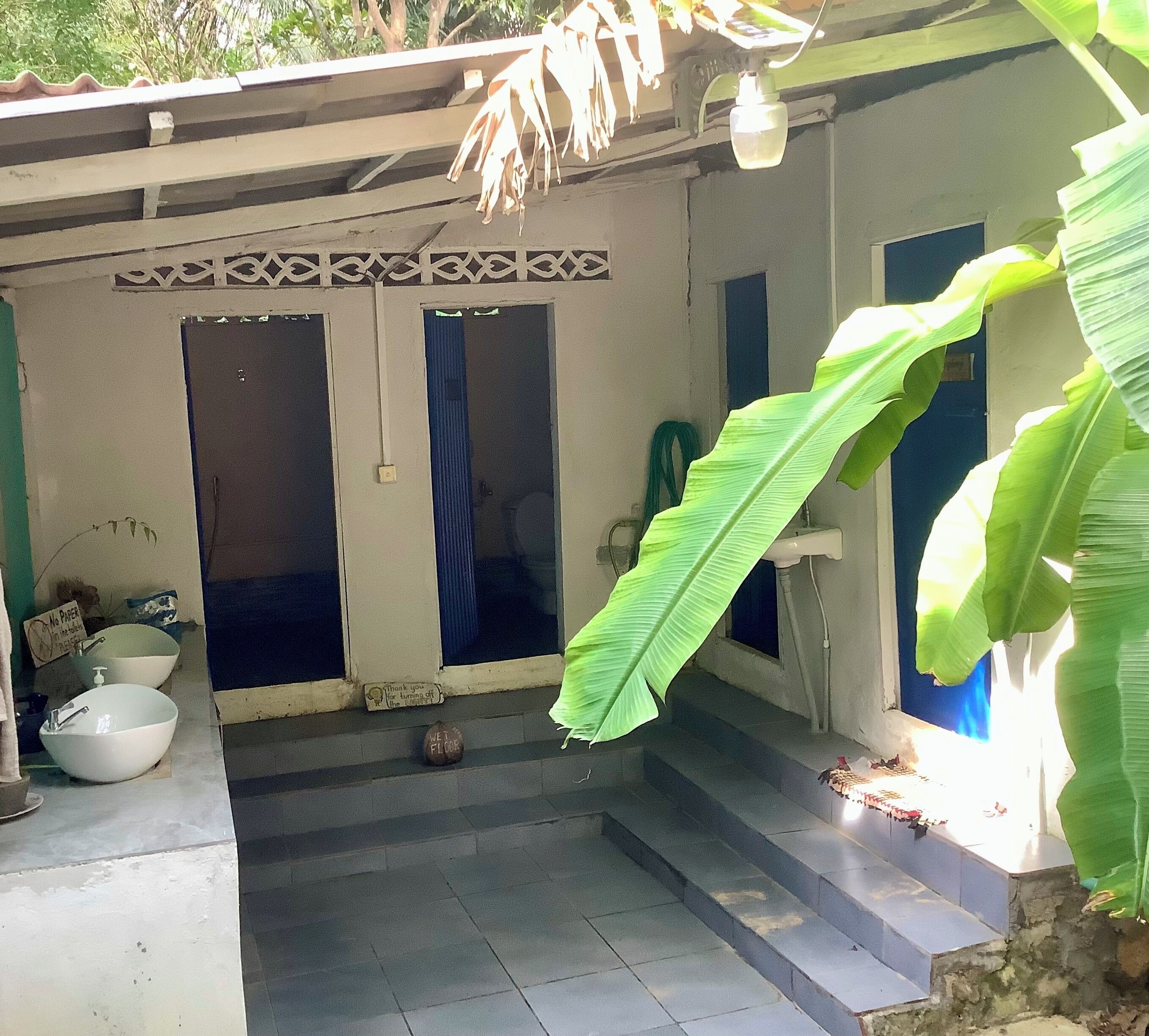 Basic Shared Dormitory | Shared bathroom