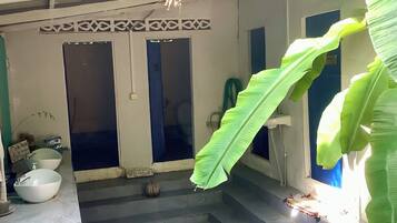 Basic Shared Dormitory | Shared bathroom