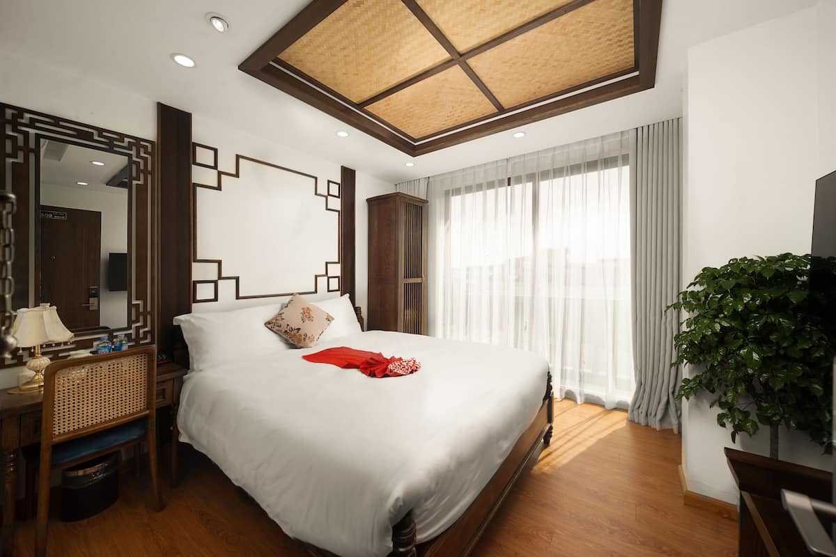 Egyptian cotton sheets, premium bedding, memory-foam beds, in-room safe