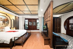King Suite with Bathtub | 埃及棉床單、高級寢具、記憶床墊、客房內保險箱