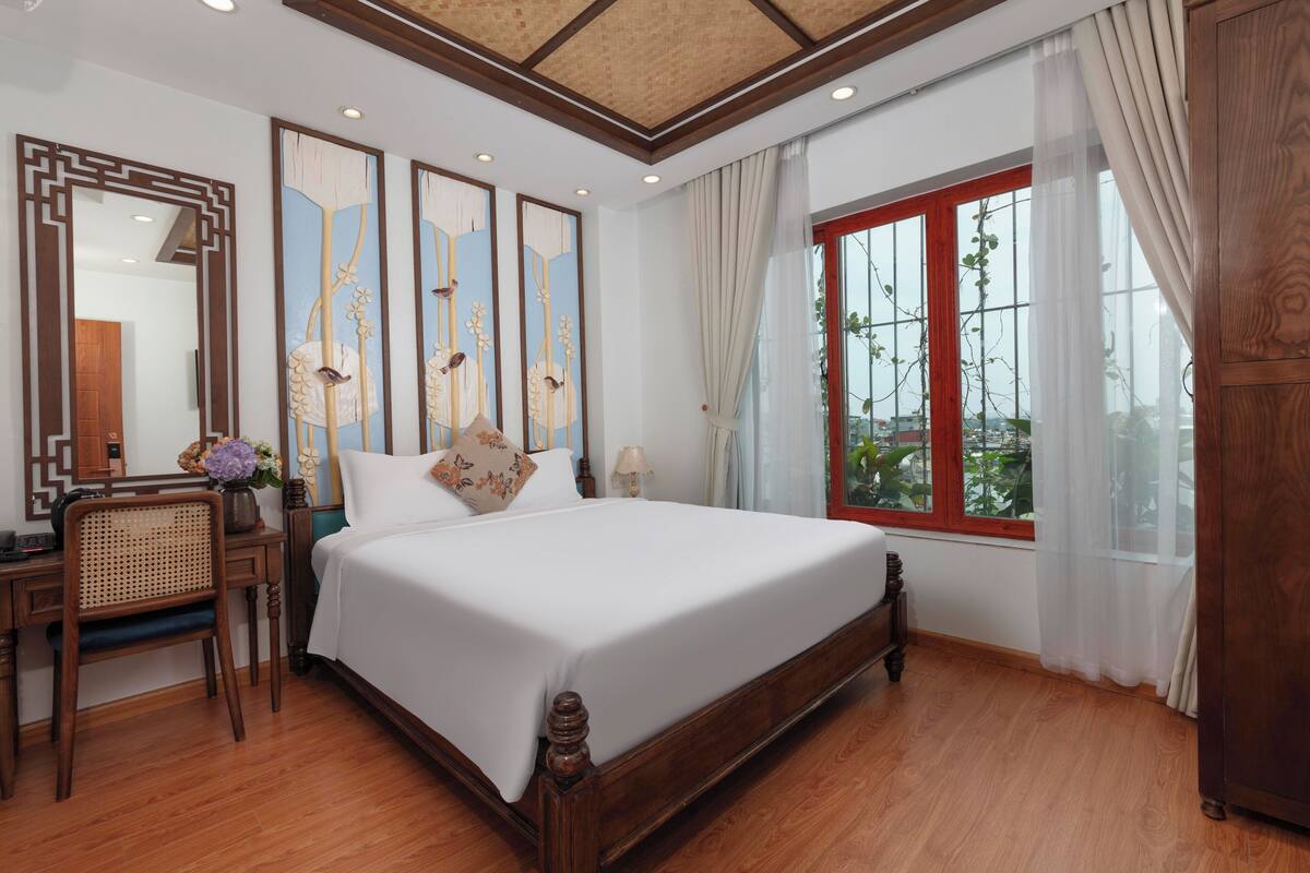 Premier Window Room | 1 bedroom, Egyptian cotton sheets, premium bedding, memory foam beds