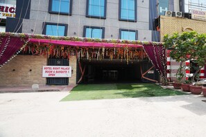 A hotel entrance with a sign indicating a room and banquet open. - Hotel Right Palace And Banquet (New Delhi)