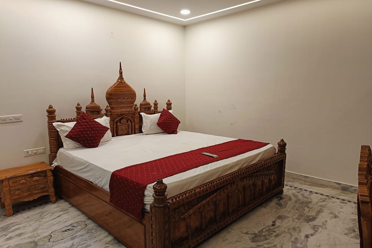 Superior Room | 1 bedroom, desk, free WiFi, bed sheets