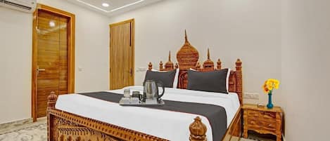 Desk, free WiFi, bed sheets