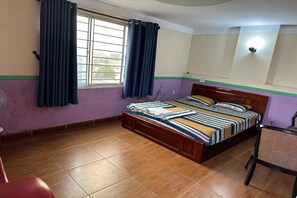 Standard Double Room | Desk, free WiFi, bed sheets - Thuy Duong Hotel Binh Duong (Ho Chi Minh City)