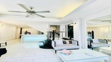 Deluxe Studio
