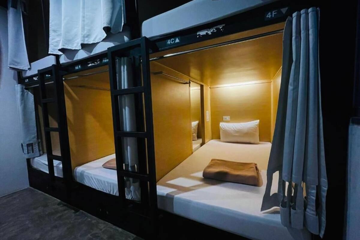 1 bedroom, desk, free WiFi, bed sheets