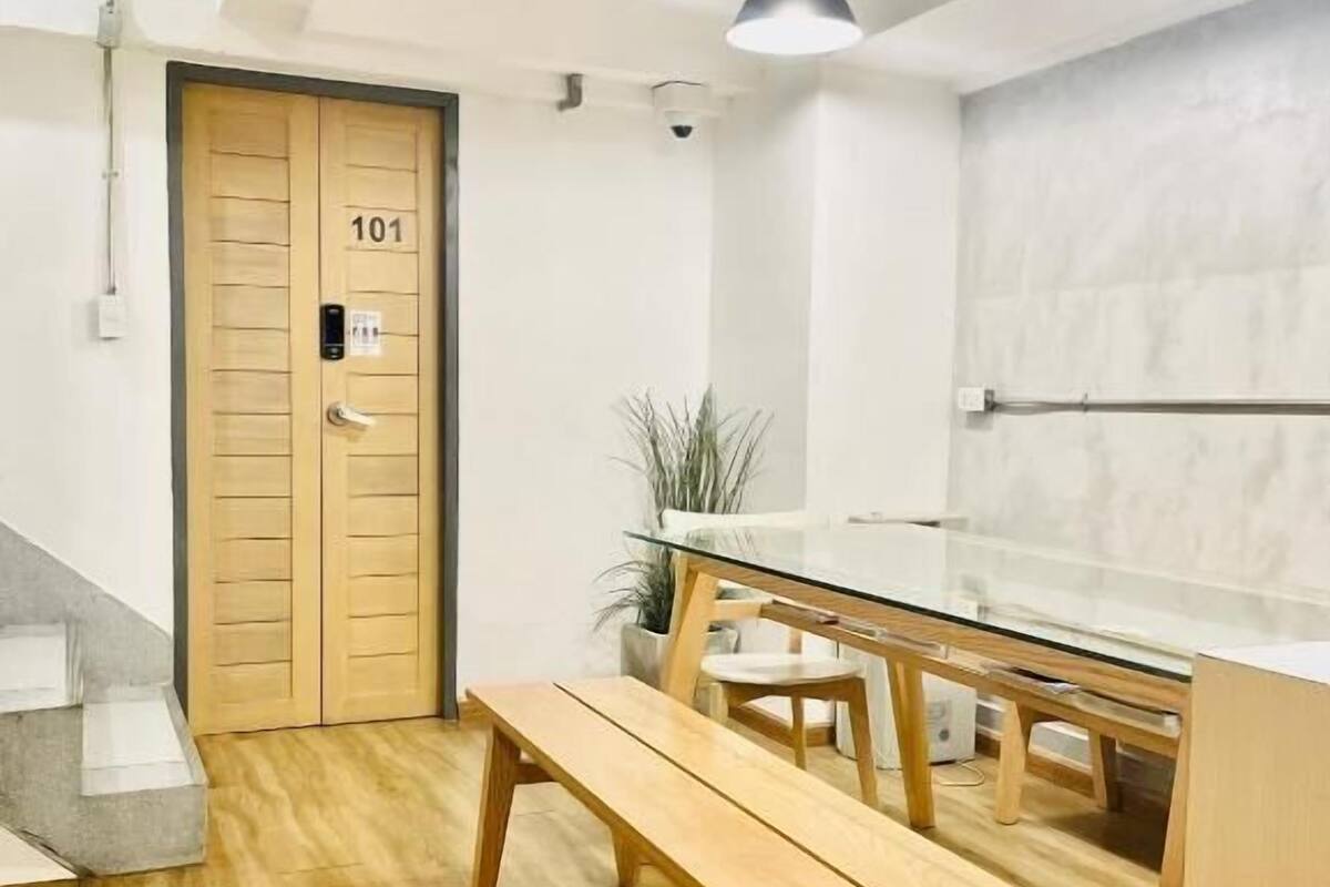 Desk, free WiFi, bed sheets