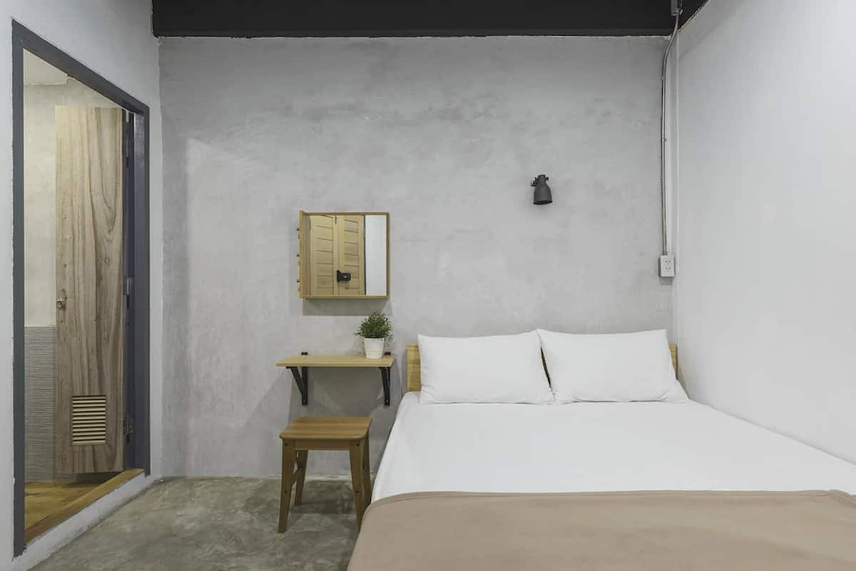 Standaard tweepersoonskamer, privébadkamer | Een bureau, gratis wifi, beddengoed