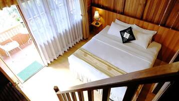 Family Bungalow | Desk, free WiFi, bed sheets
