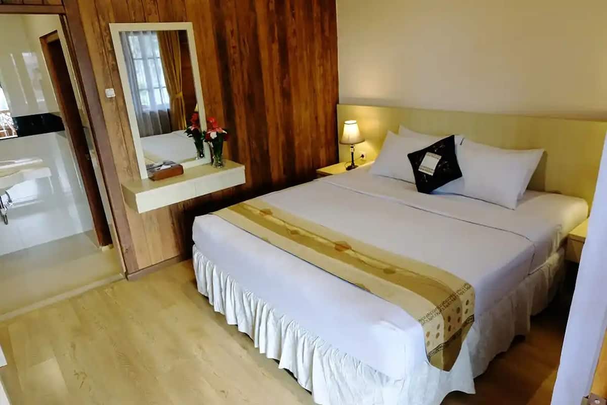 Wooden Executive Room | 1 slaapkamer, een bureau, gratis wifi, beddengoed