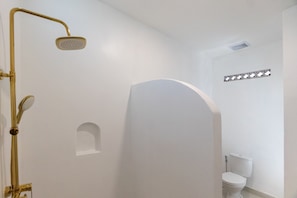 Villa, 2 Bedrooms | Bathroom | Shower, rainfall showerhead, free toiletries, hair dryer