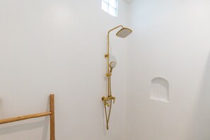 Bathroom - B'Sheika Jimbaran (Jimbaran)