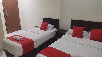 Premium bedding, desk, iron/ironing board, free WiFi