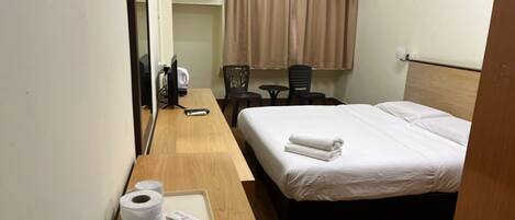 1 bedroom, desk, free WiFi, bed sheets