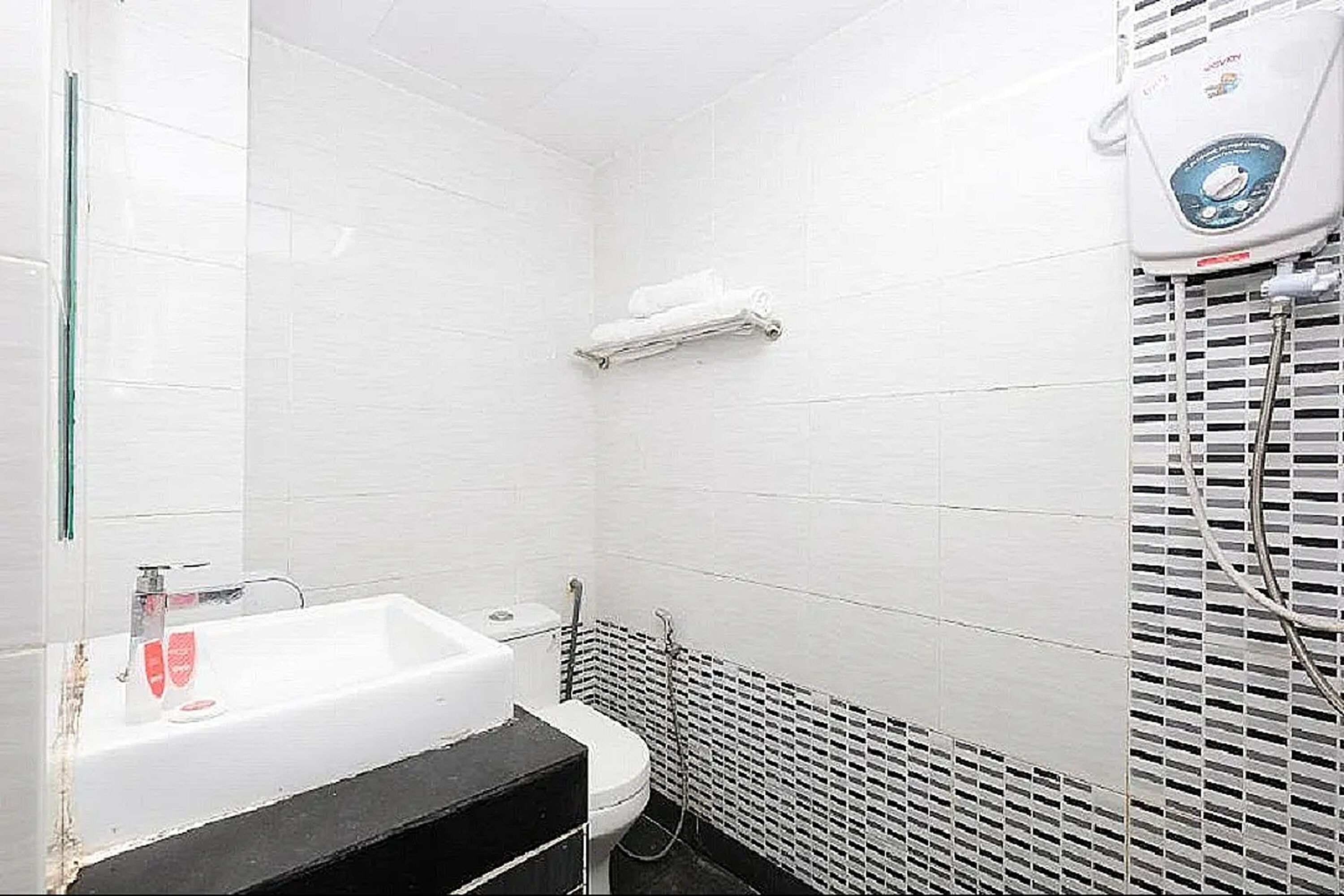 Ducha, cabezal de ducha tipo lluvia, artículos de tocador gratuitos