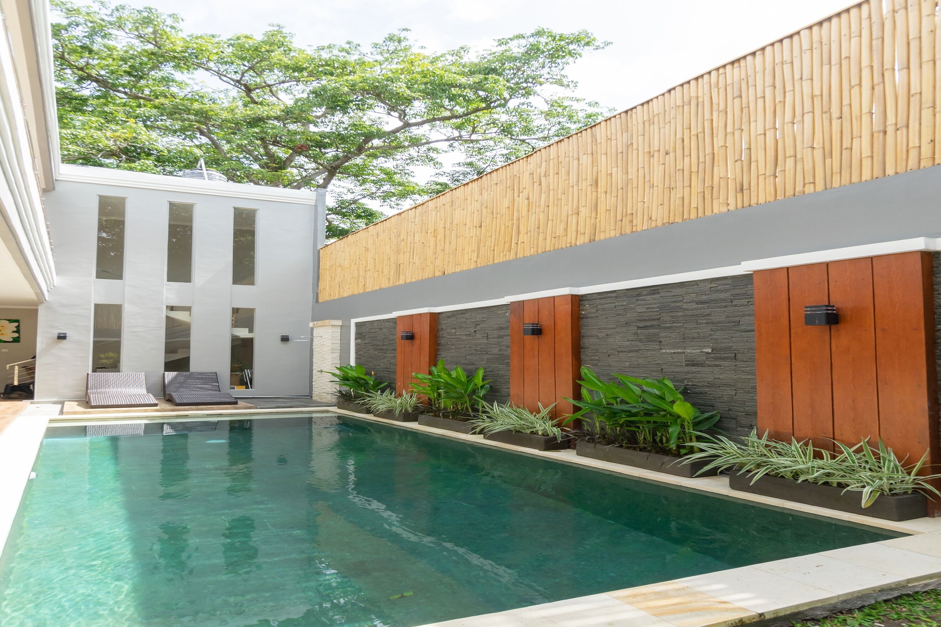 حمّام سباحة خارجي