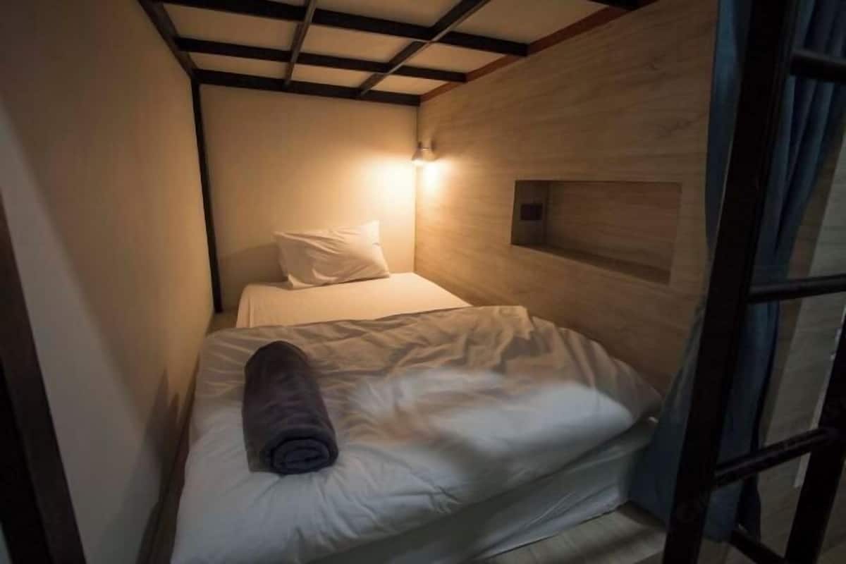 Desk, bed sheets