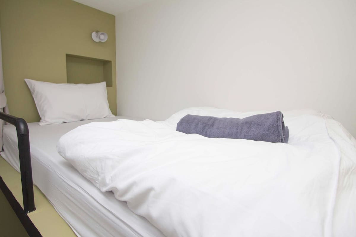Desk, bed sheets