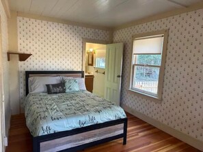 3 bedrooms, desk, iron/ironing board, WiFi - Harbor Kee Peaceful Escape By The Bay  (Bodega Bay)