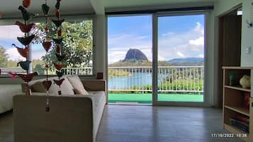 Family Villa | 5 bedrooms, Egyptian cotton sheets, premium bedding, down comforters
