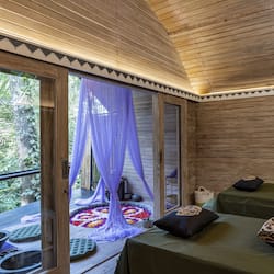 Couples treatment rooms, body treatments, aromatherapy