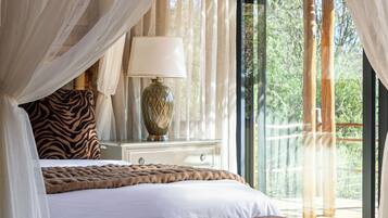 Luxury Studio Suite | Premium bedding, free minibar, individually decorated